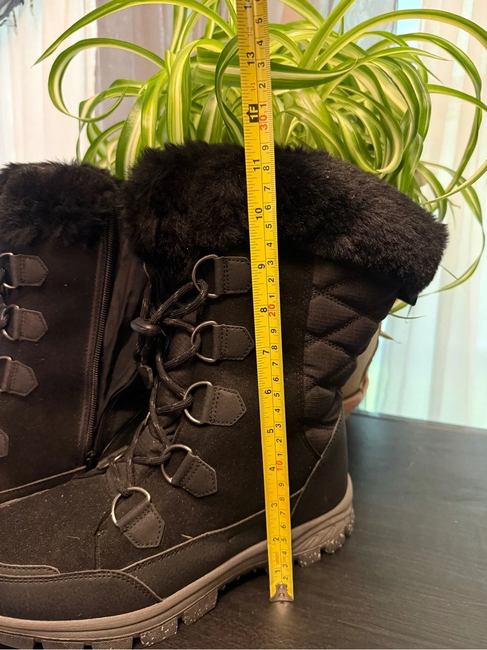 3M Thinsulate Black Faux-Fur Lace-Up Winter Boots size 9.5